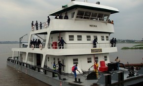 Pousseurs et barges sur le Fleuve OUBANGUI et CONGO: